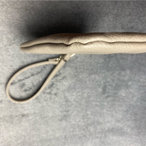 Steve Madden - Gray Logo Wristlet - Picture 8 of 10